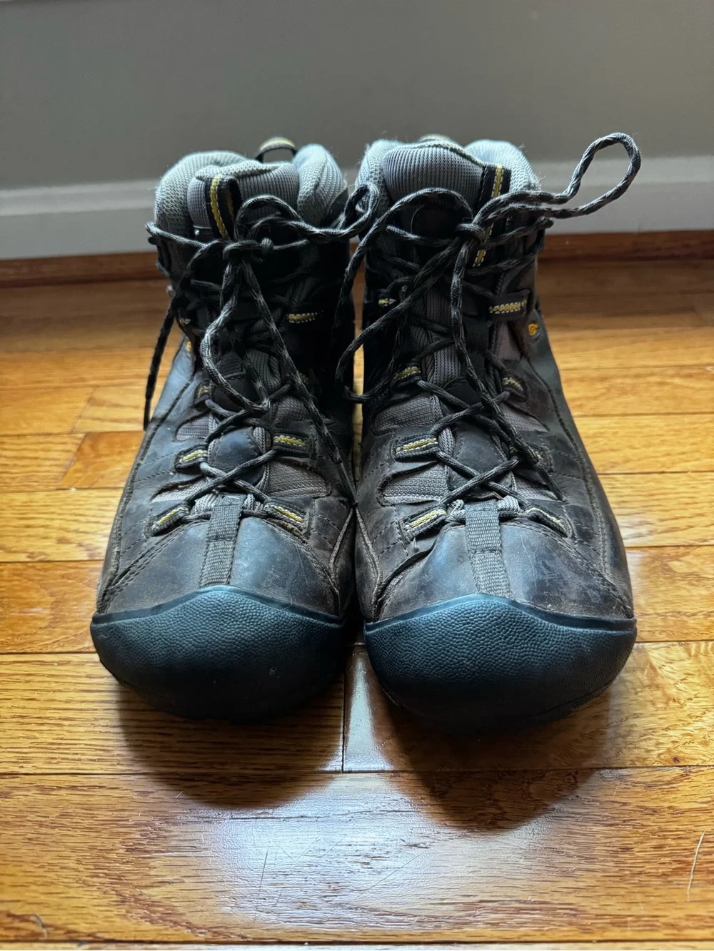 KEEN Targhee Men's Brown Mid Waterproof Hiking Boots